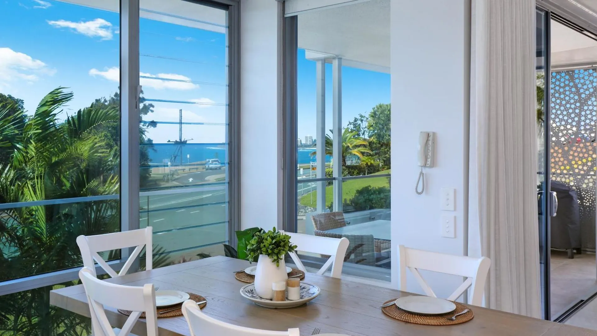Elysee Beachside Apartments Alexandra Headland