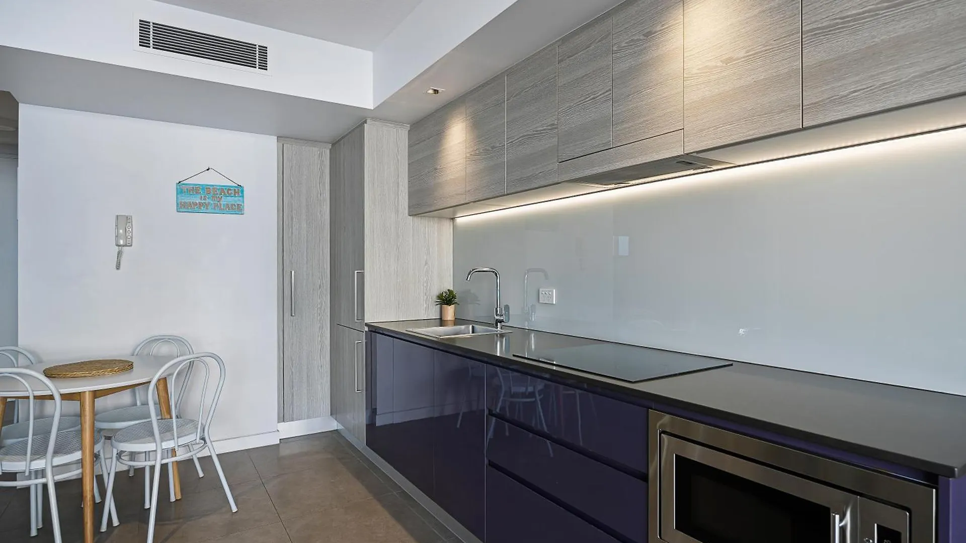 Elysee Beachside Apartments Alexandra Headland