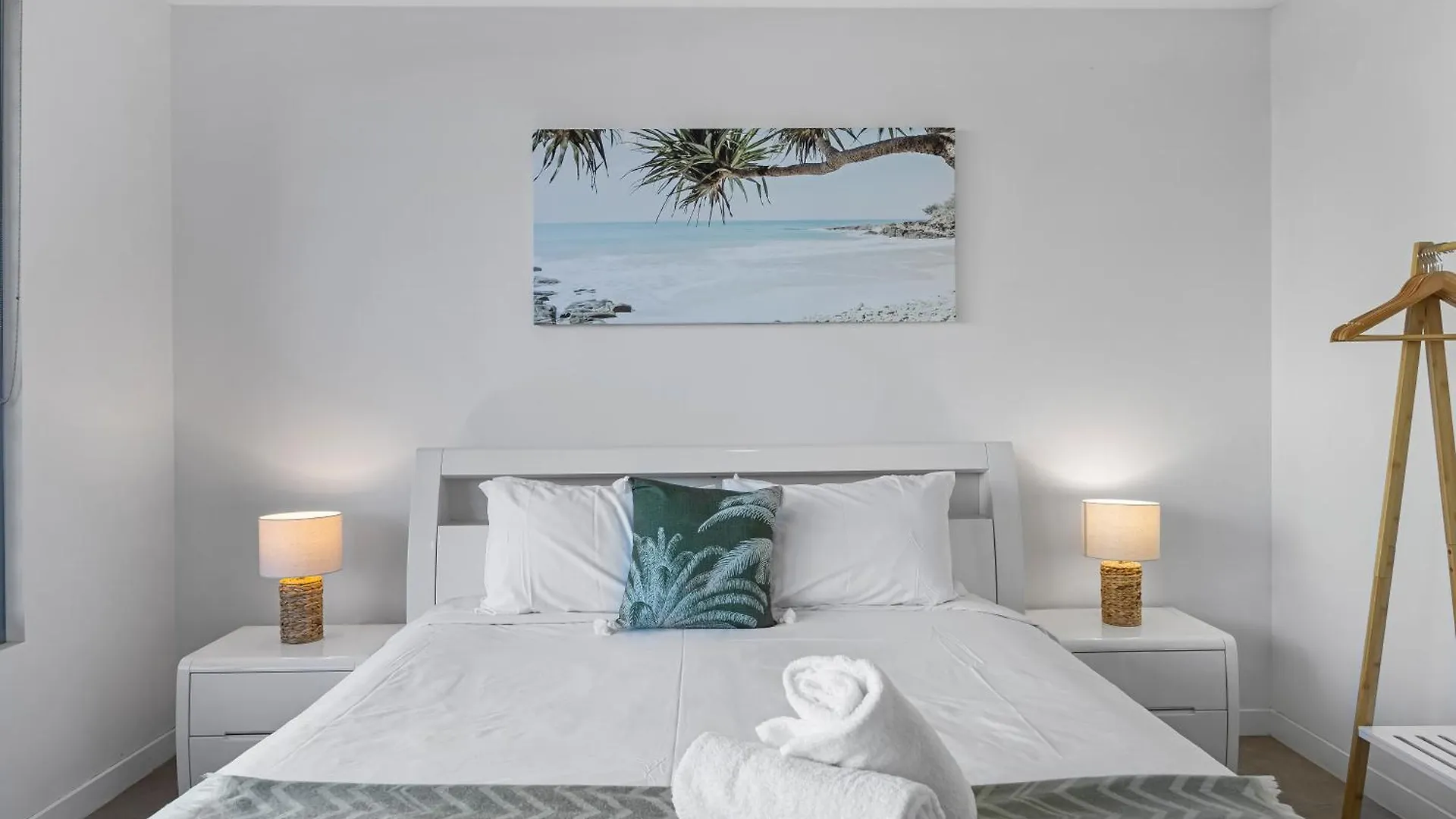 Elysee Beachside Apartments Alexandra Headland