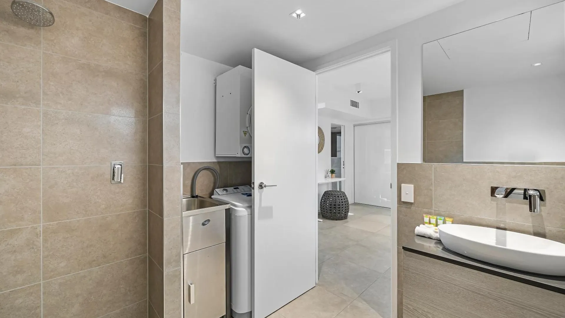 Elysee Beachside Apartments Alexandra Headland